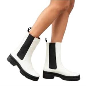 FRYE Chloe Chelsea white and Black‎ Leather Lug Sole Boots Size 7 M New